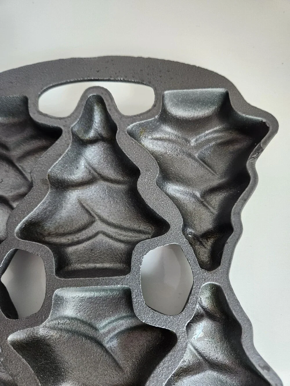 Vintage 1991 • John Wright • Cast Iron Christmas Tree Mold Pan Cornbread • USA